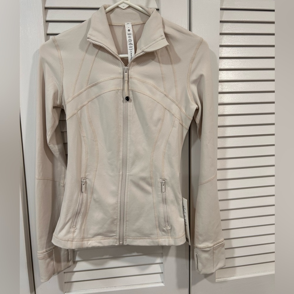 lululemon size 4 zip-up jacket.